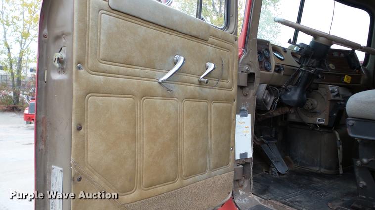 image for item DA2926 1984 Mack DM685S dump truck