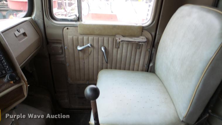 image for item DA2926 1984 Mack DM685S dump truck