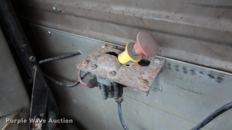 image for item DA2926 1984 Mack DM685S dump truck