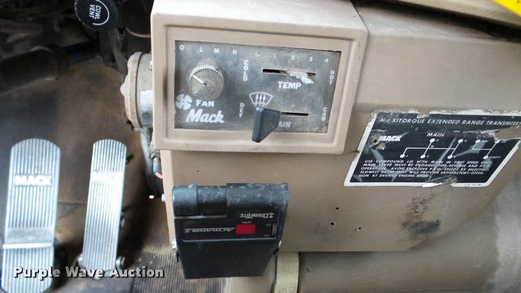 image for item DA2926 1984 Mack DM685S dump truck