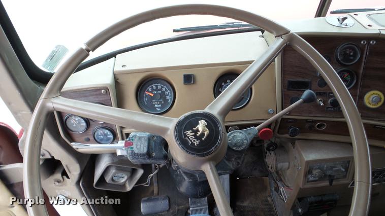 image for item DA2926 1984 Mack DM685S dump truck