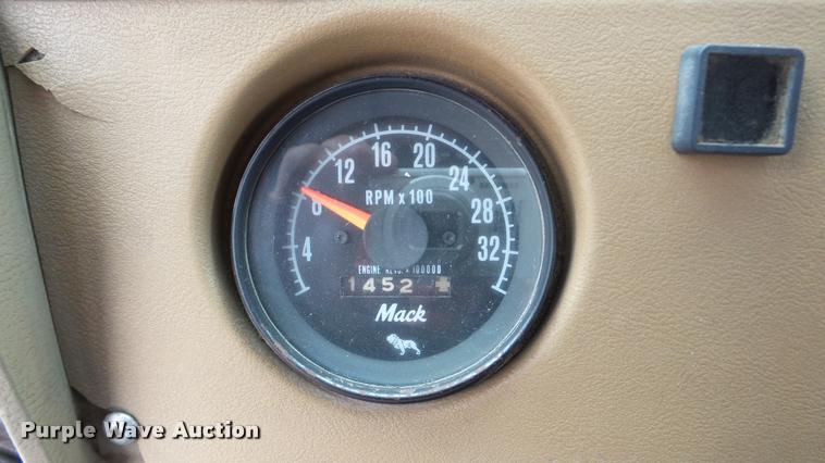 image for item DA2926 1984 Mack DM685S dump truck