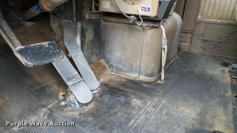 image for item DA2926 1984 Mack DM685S dump truck