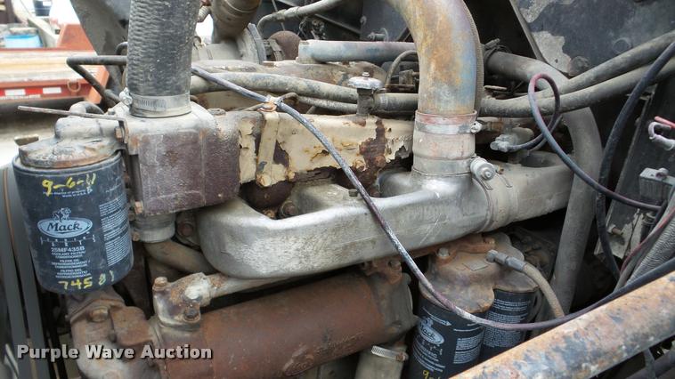 image for item DA2926 1984 Mack DM685S dump truck