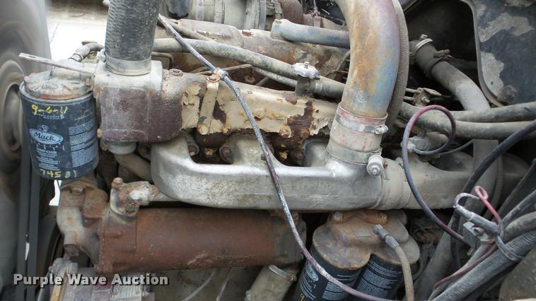 image for item DA2926 1984 Mack DM685S dump truck