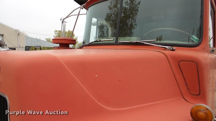 image for item DA2926 1984 Mack DM685S dump truck