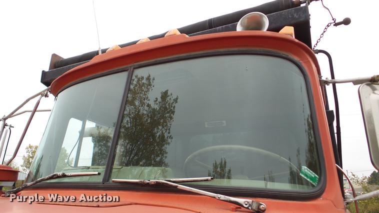 image for item DA2926 1984 Mack DM685S dump truck