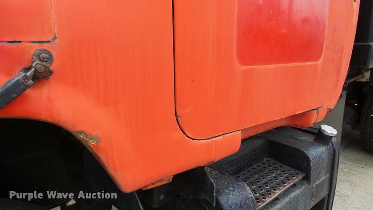 image for item DA2926 1984 Mack DM685S dump truck