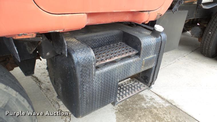 image for item DA2926 1984 Mack DM685S dump truck