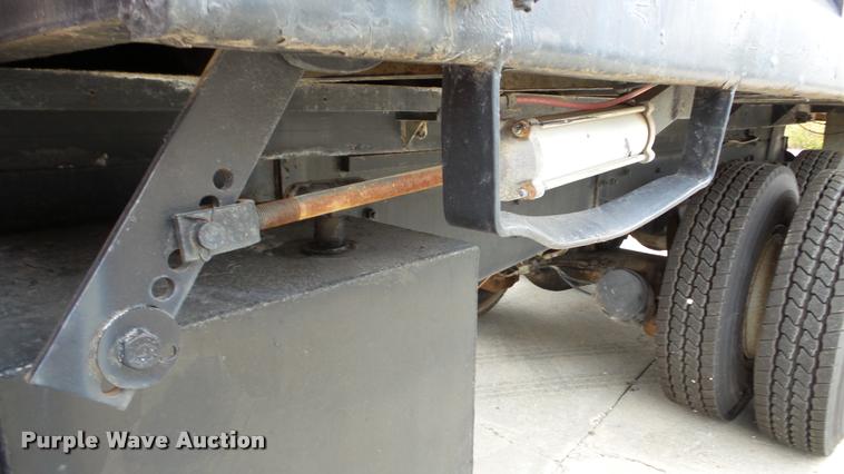 image for item DA2926 1984 Mack DM685S dump truck