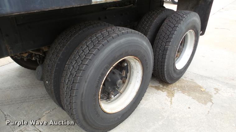 image for item DA2926 1984 Mack DM685S dump truck