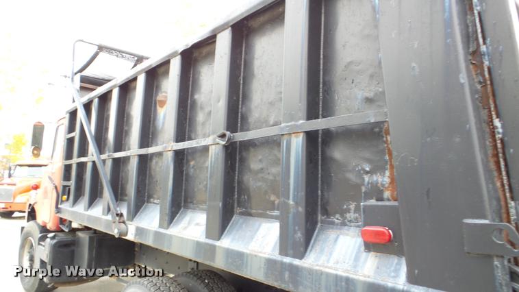 image for item DA2926 1984 Mack DM685S dump truck