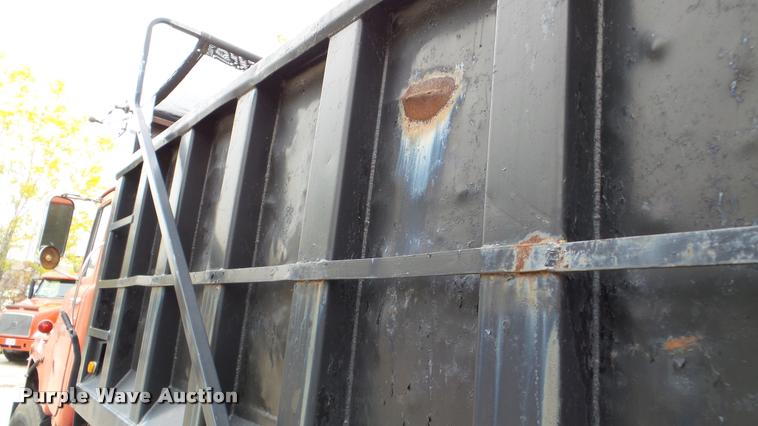 image for item DA2926 1984 Mack DM685S dump truck