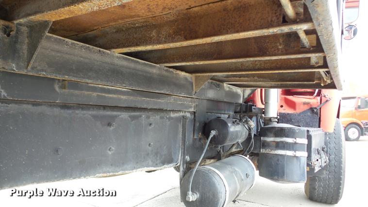 image for item DA2926 1984 Mack DM685S dump truck