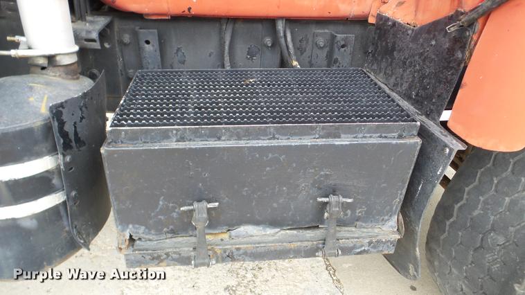 image for item DA2926 1984 Mack DM685S dump truck