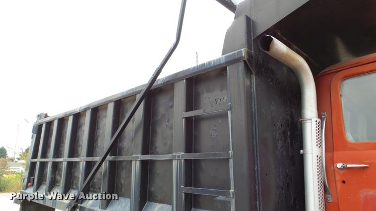 image for item DA2926 1984 Mack DM685S dump truck