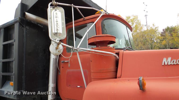 image for item DA2926 1984 Mack DM685S dump truck