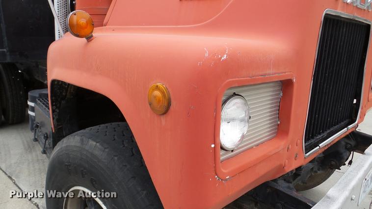 image for item DA2926 1984 Mack DM685S dump truck