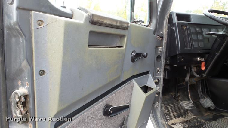 image for item DA2929 1992 International 4700 box truck