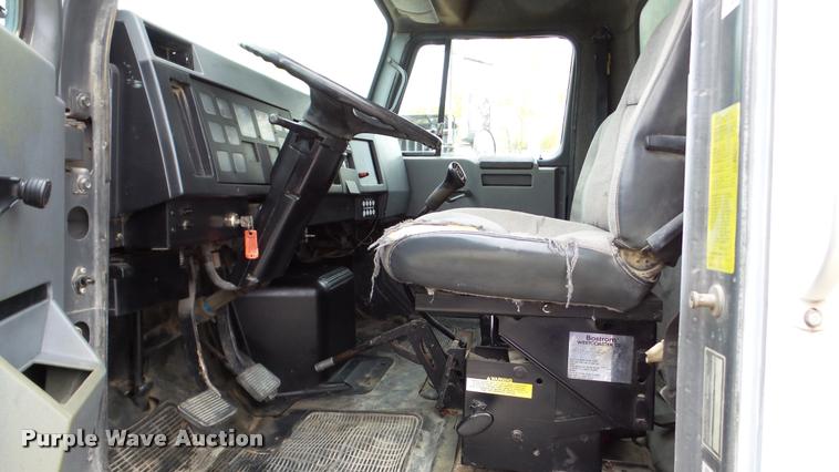 image for item DA2929 1992 International 4700 box truck