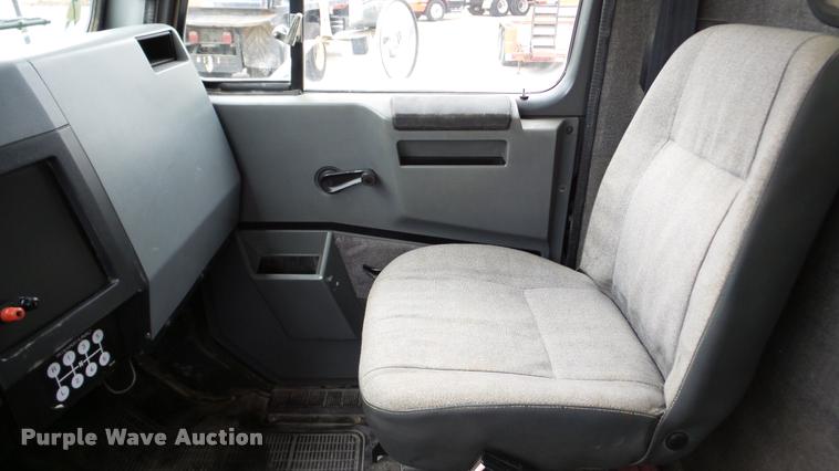 image for item DA2929 1992 International 4700 box truck