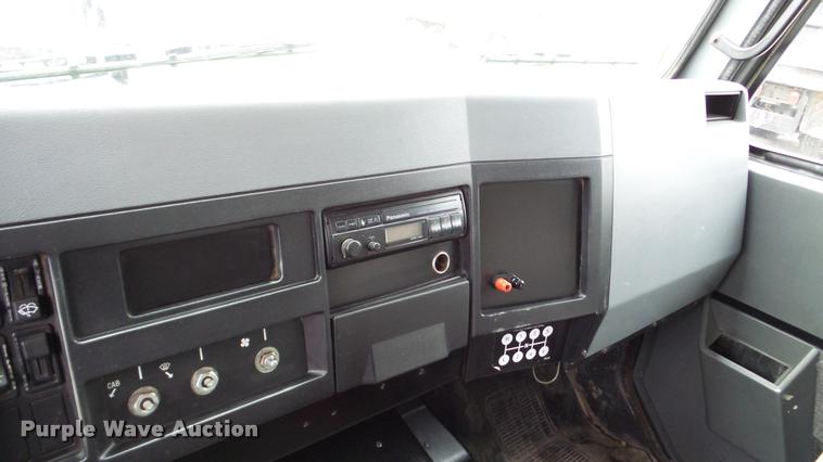 image for item DA2929 1992 International 4700 box truck