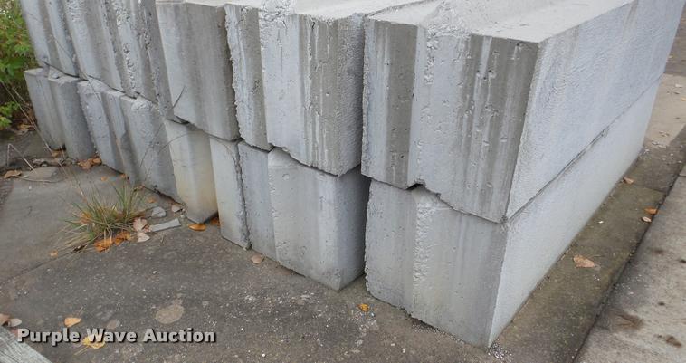 image for item DA2931 (22) wall blocks
