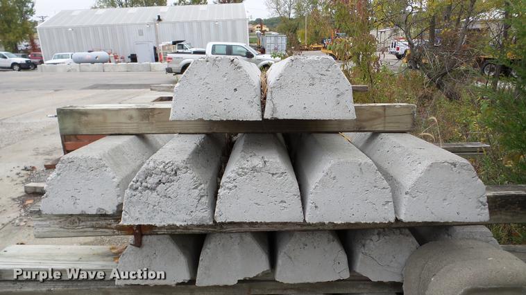 image for item DA2932 (27) curb blocks