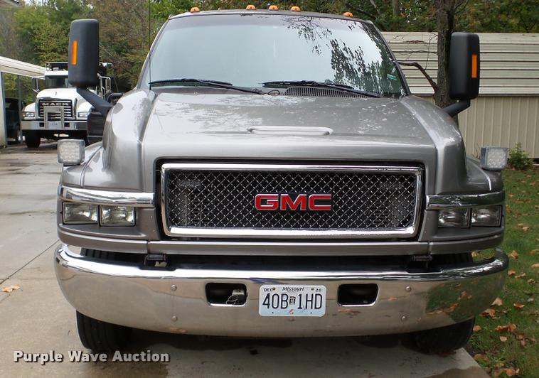 image for item DA8911 2009 GMC C5500 rollback truck