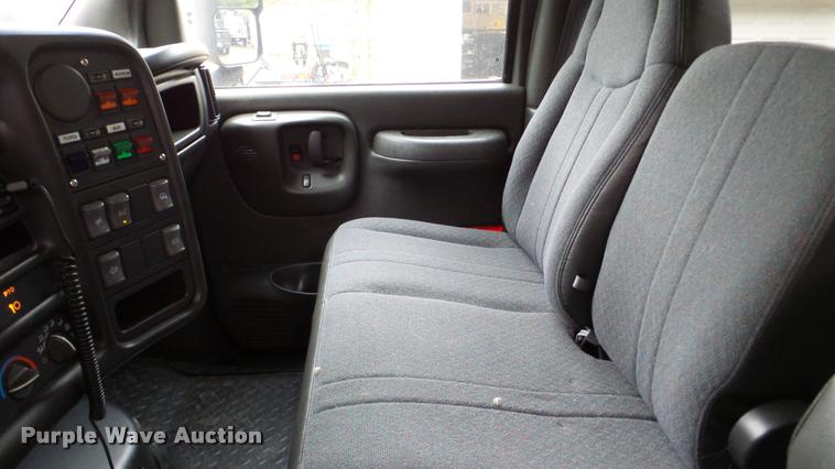 image for item DA8911 2009 GMC C5500 rollback truck