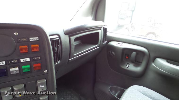 image for item DA8911 2009 GMC C5500 rollback truck