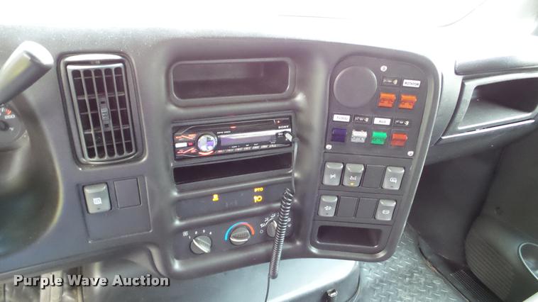 image for item DA8911 2009 GMC C5500 rollback truck