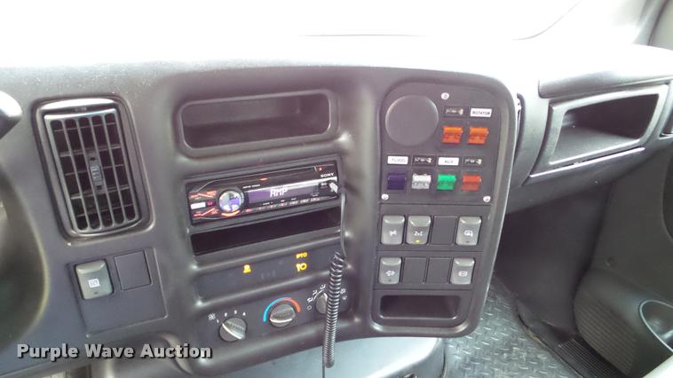 image for item DA8911 2009 GMC C5500 rollback truck