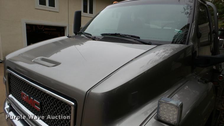 image for item DA8911 2009 GMC C5500 rollback truck