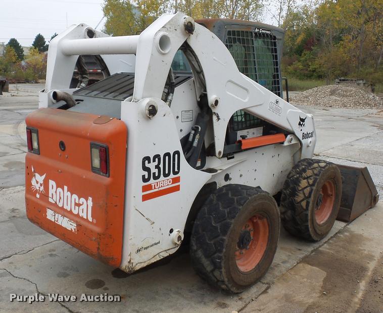 image for item L4384 2005 Bobcat S300 skid steer