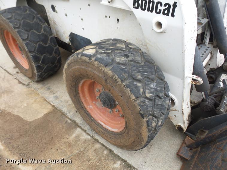 image for item L4384 2005 Bobcat S300 skid steer