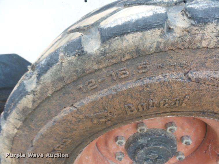 image for item L4384 2005 Bobcat S300 skid steer