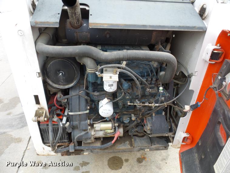 image for item L4384 2005 Bobcat S300 skid steer