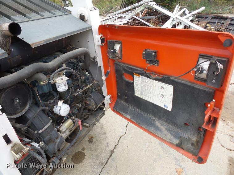 image for item L4384 2005 Bobcat S300 skid steer