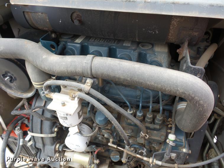 image for item L4384 2005 Bobcat S300 skid steer