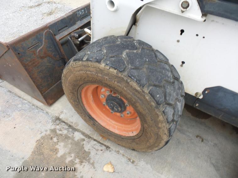 image for item L4384 2005 Bobcat S300 skid steer