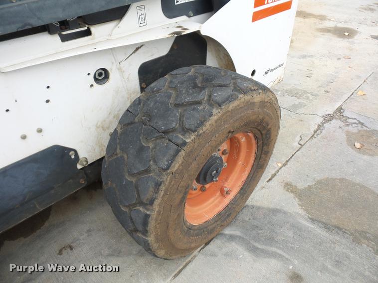 image for item L4384 2005 Bobcat S300 skid steer