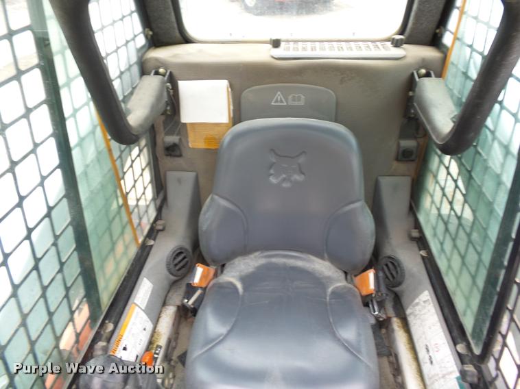 image for item L4384 2005 Bobcat S300 skid steer