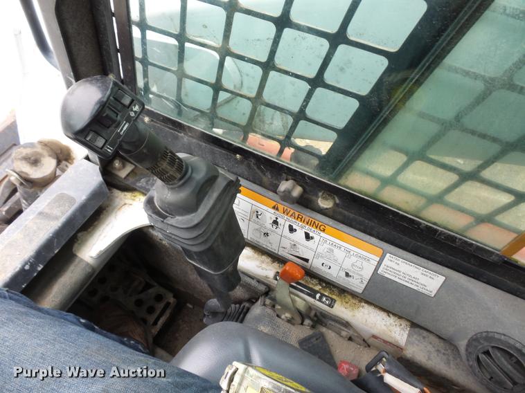 image for item L4384 2005 Bobcat S300 skid steer