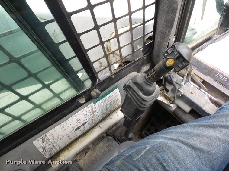 image for item L4384 2005 Bobcat S300 skid steer