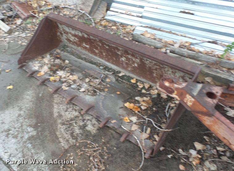 image for item L4388 Skid steer bucket