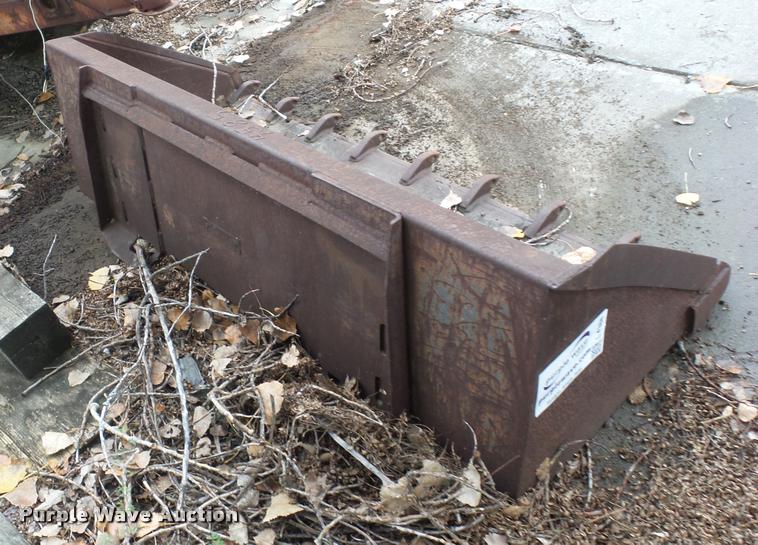 image for item L4388 Skid steer bucket