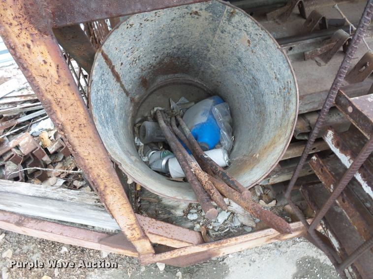 image for item L4389 (53) concrete curb forms