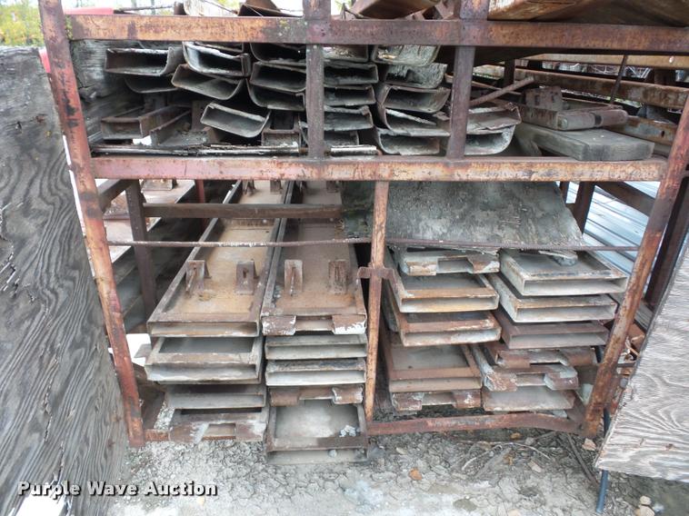 image for item L4389 (53) concrete curb forms