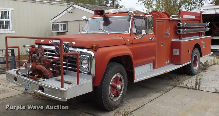 image for item L4390 1975 Ford fire truck